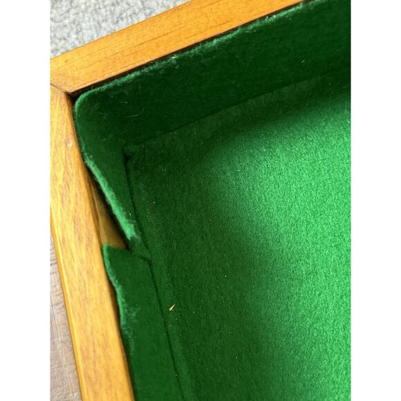 Beautiful Hand Carved Folk Art Box W Signed Painting On Inside- Kudu, Elk ? - Picture 10 of 13